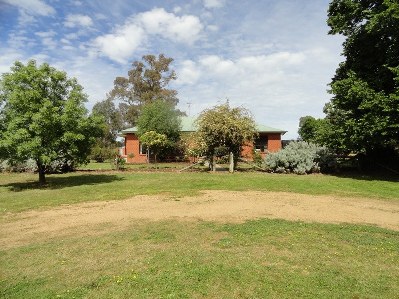 2327 Urana Road, Jindera NSW 2642