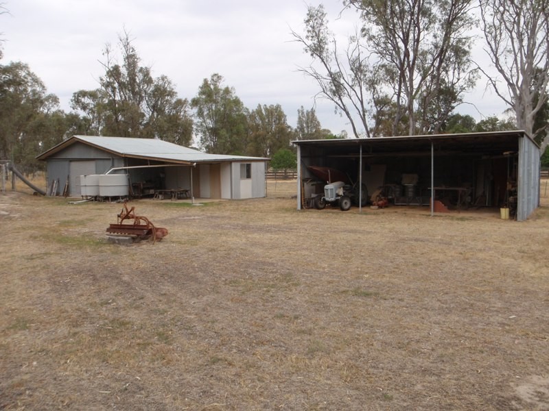 52 STEVENS WEIR ROAD, Deniliquin NSW 2710