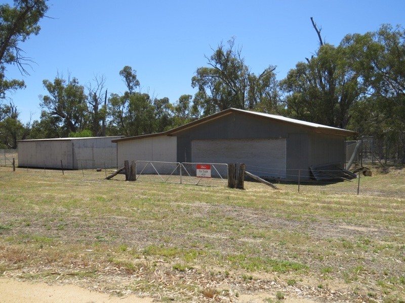 52 STEVENS WEIR ROAD, Deniliquin NSW 2710