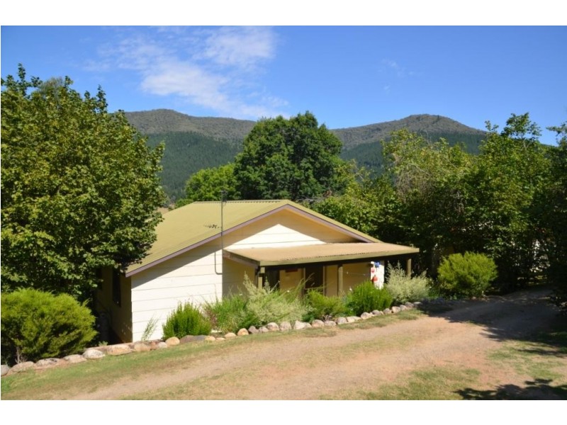 12 Long Tunnel Track, Wandiligong VIC 3744