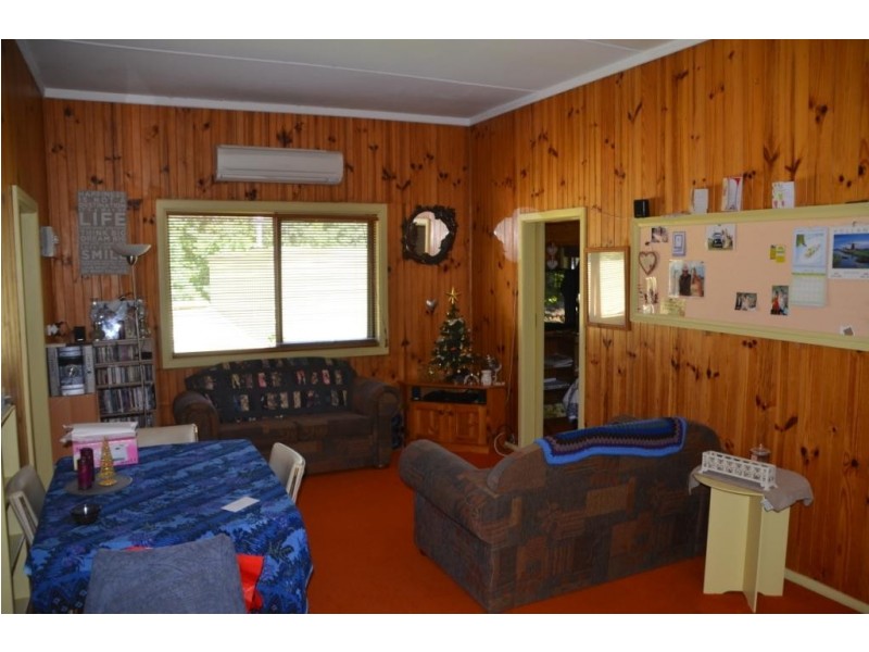 12 Long Tunnel Track, Wandiligong VIC 3744