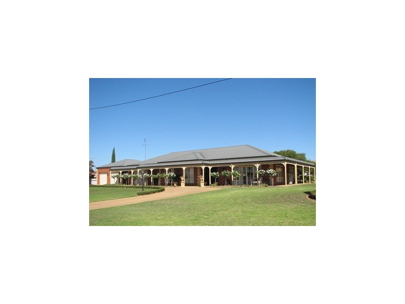 4 Pirani Place, Narrandera NSW 2700