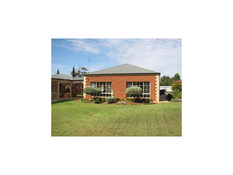 4 Pirani Place, Narrandera NSW 2700