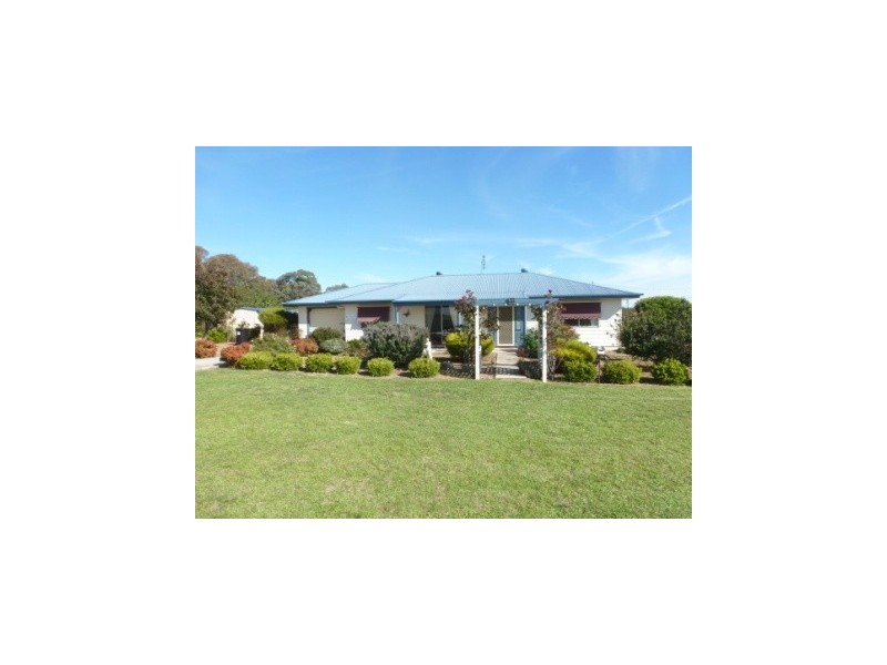 95 Long St, Boorowa NSW 2586