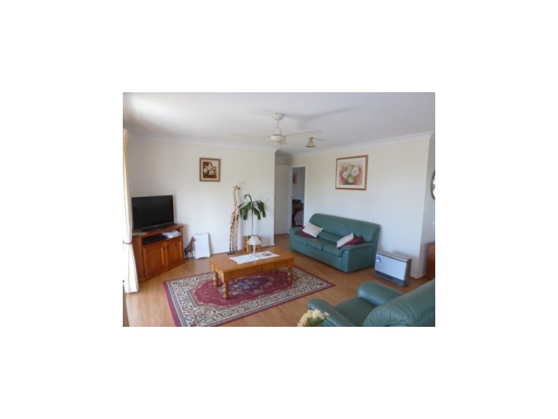 95 Long St, Boorowa NSW 2586