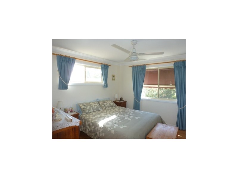 95 Long St, Boorowa NSW 2586