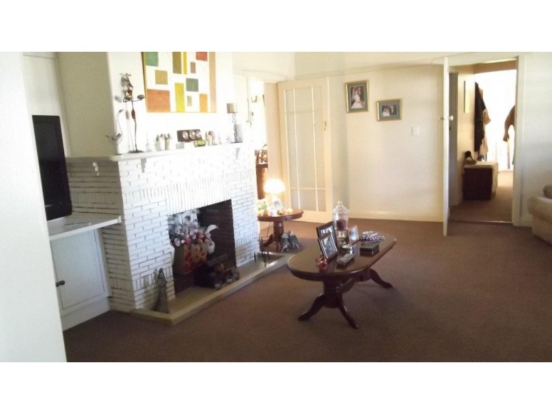 240 Lachlan Street, Hay NSW 2711