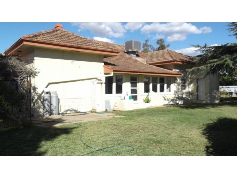 240 Lachlan Street, Hay NSW 2711