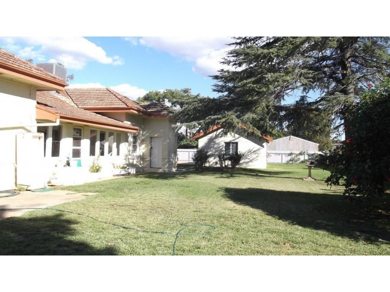 240 Lachlan Street, Hay NSW 2711