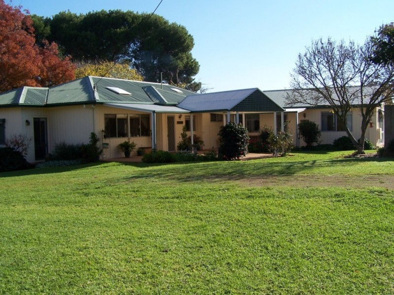 61 Merritts Road, Wagga Wagga NSW 2650