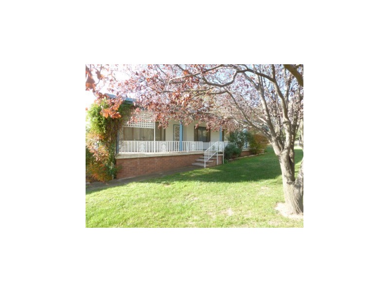 17 Jugiong street, Boorowa NSW 2586