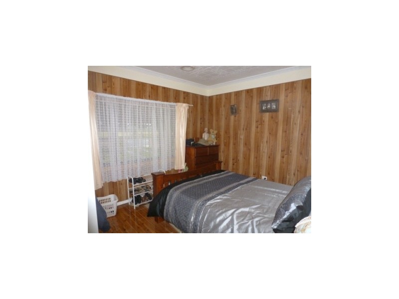 84 Court Street, Boorowa NSW 2586