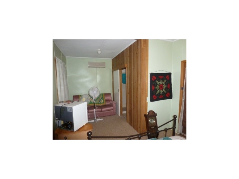 84 Court Street, Boorowa NSW 2586