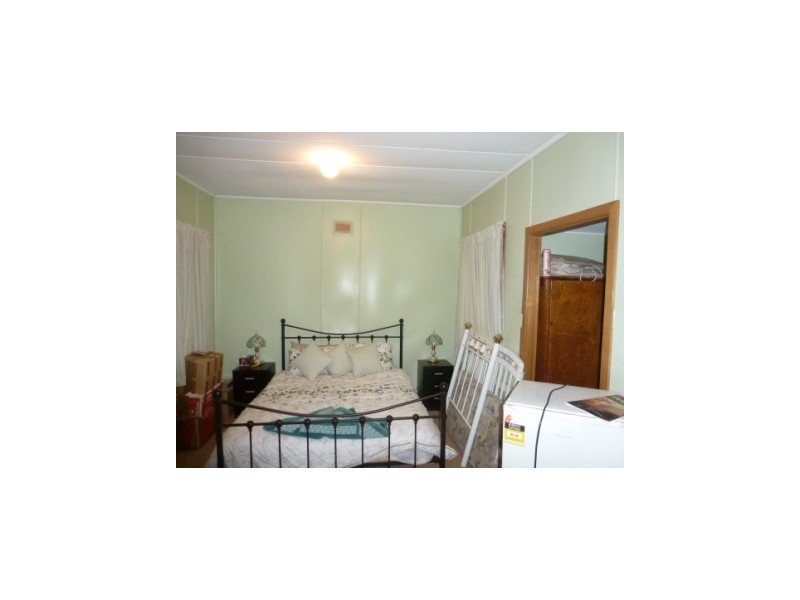 84 Court Street, Boorowa NSW 2586