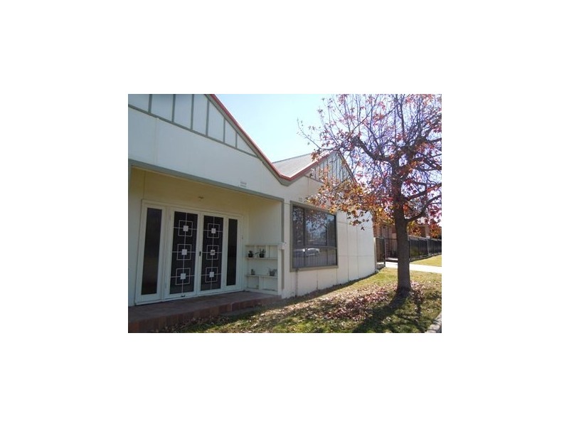 28 Charles Street, Narrandera NSW 2700