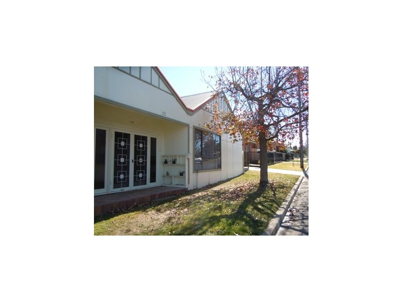 28 Charles Street, Narrandera NSW 2700