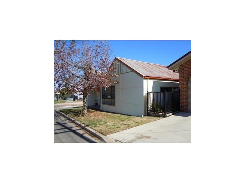 28 Charles Street, Narrandera NSW 2700
