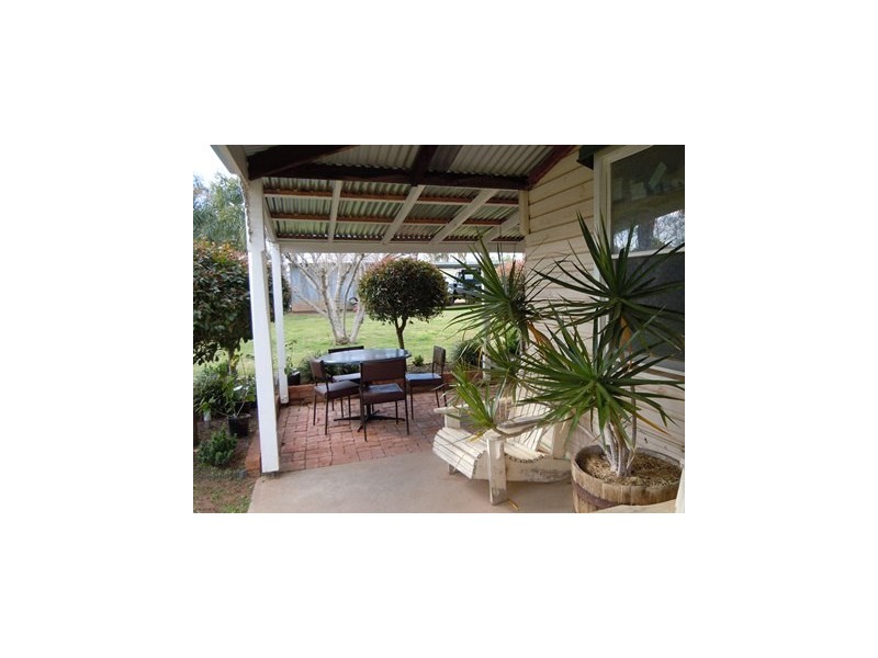 17 Dundas Street, Narrandera NSW 2700