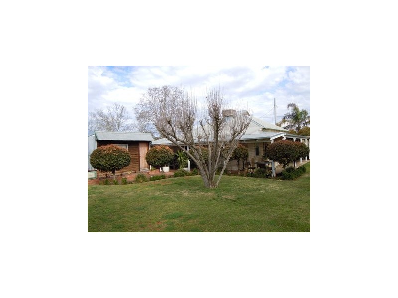 17 Dundas Street, Narrandera NSW 2700