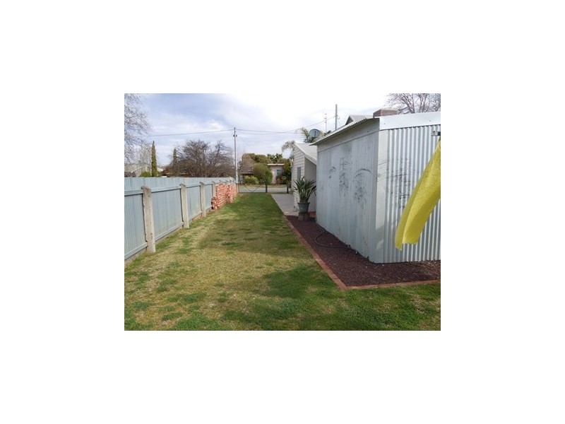 17 Dundas Street, Narrandera NSW 2700