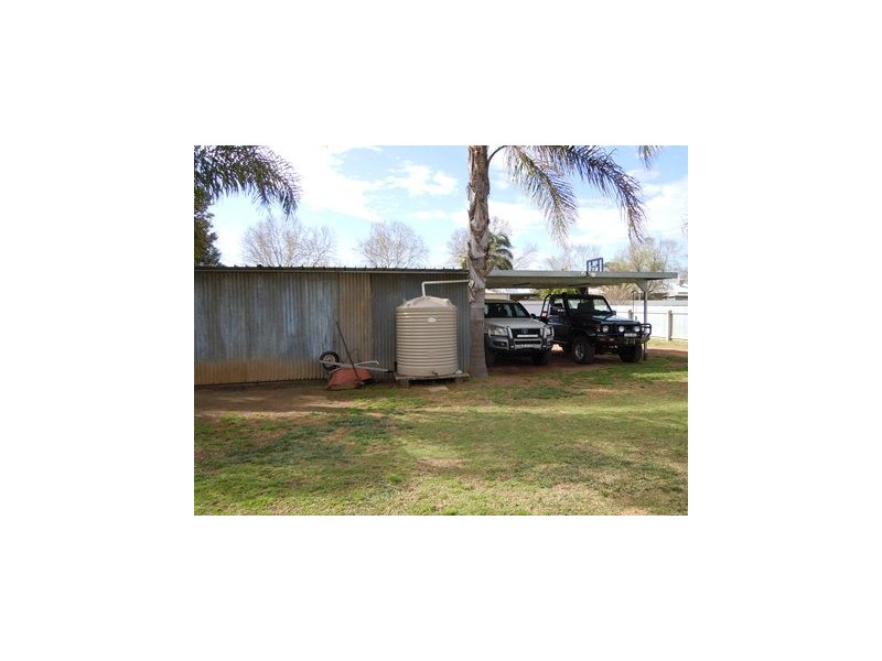 17 Dundas Street, Narrandera NSW 2700