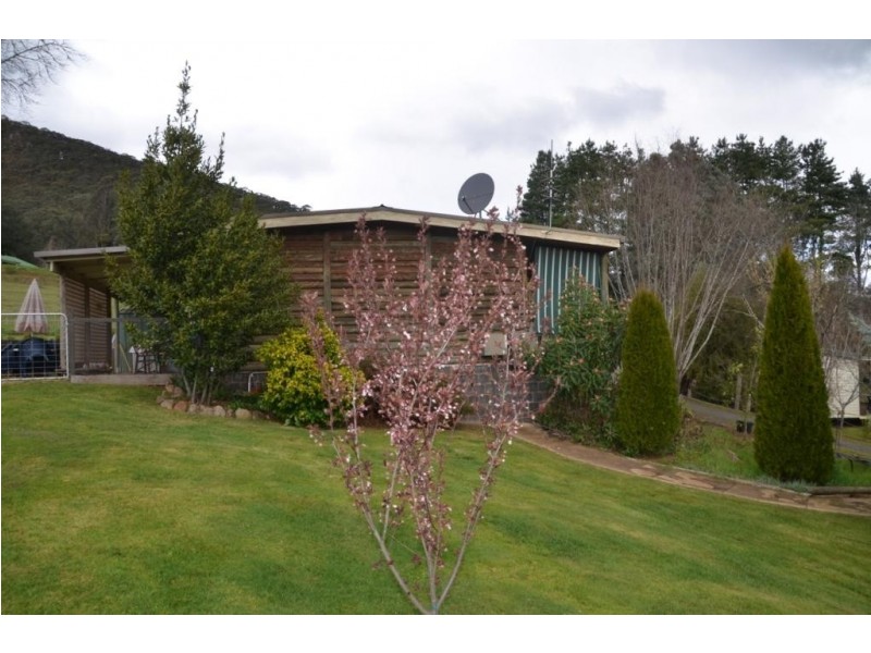 14 Long Tunnel Track, Wandiligong VIC 3744