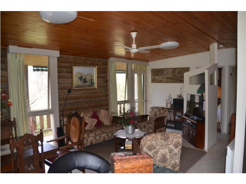 14 Long Tunnel Track, Wandiligong VIC 3744