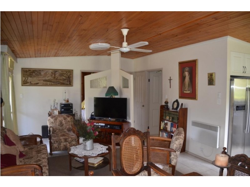 14 Long Tunnel Track, Wandiligong VIC 3744