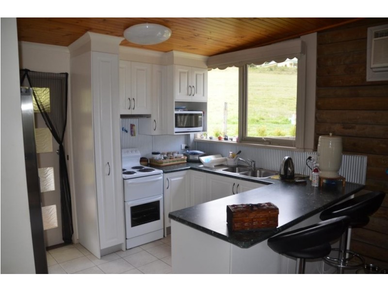 14 Long Tunnel Track, Wandiligong VIC 3744