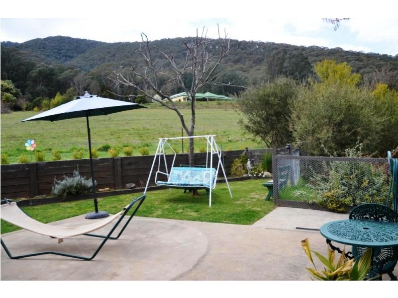 14 Long Tunnel Track, Wandiligong VIC 3744