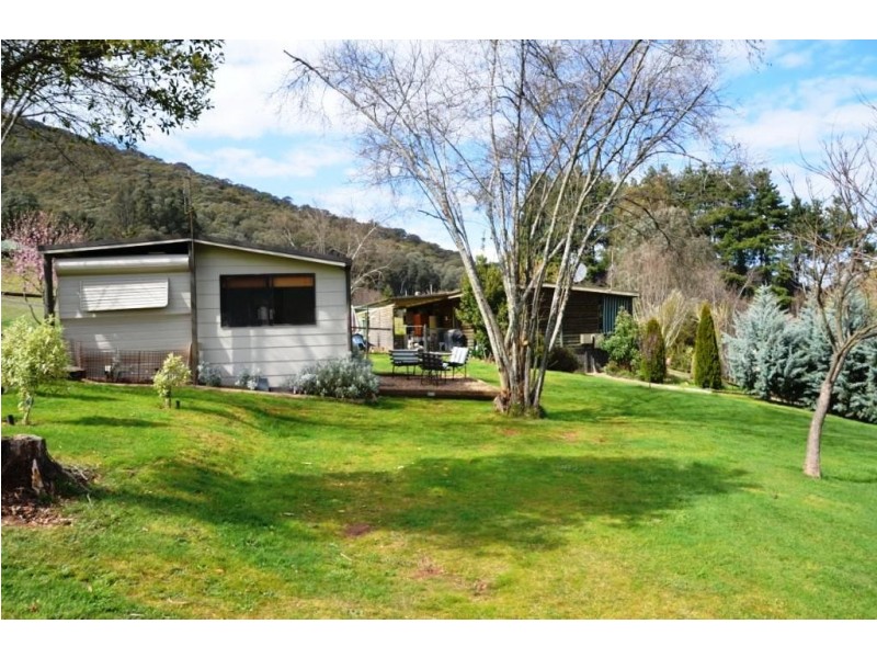 14 Long Tunnel Track, Wandiligong VIC 3744