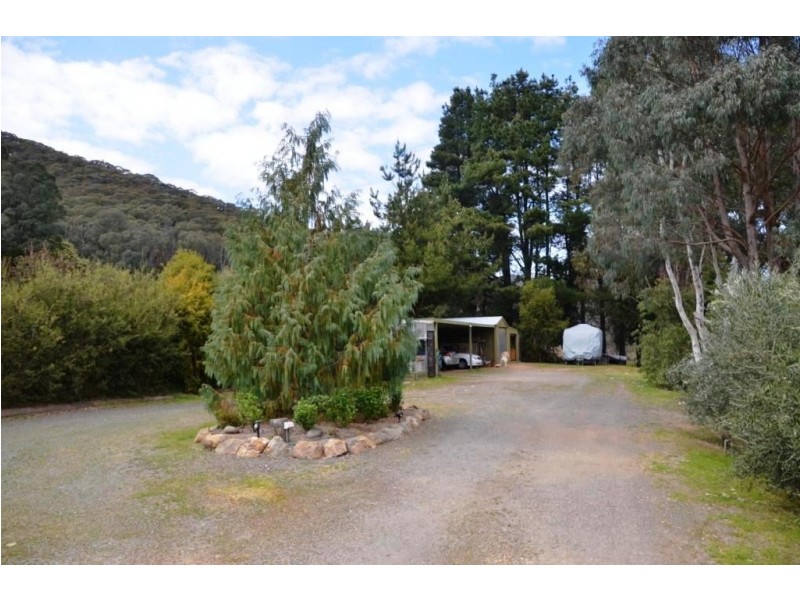 14 Long Tunnel Track, Wandiligong VIC 3744