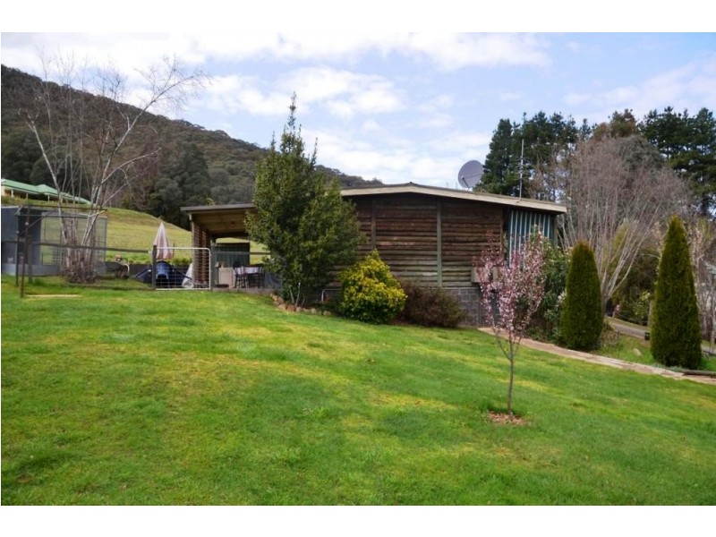 14 Long Tunnel Track, Wandiligong VIC 3744