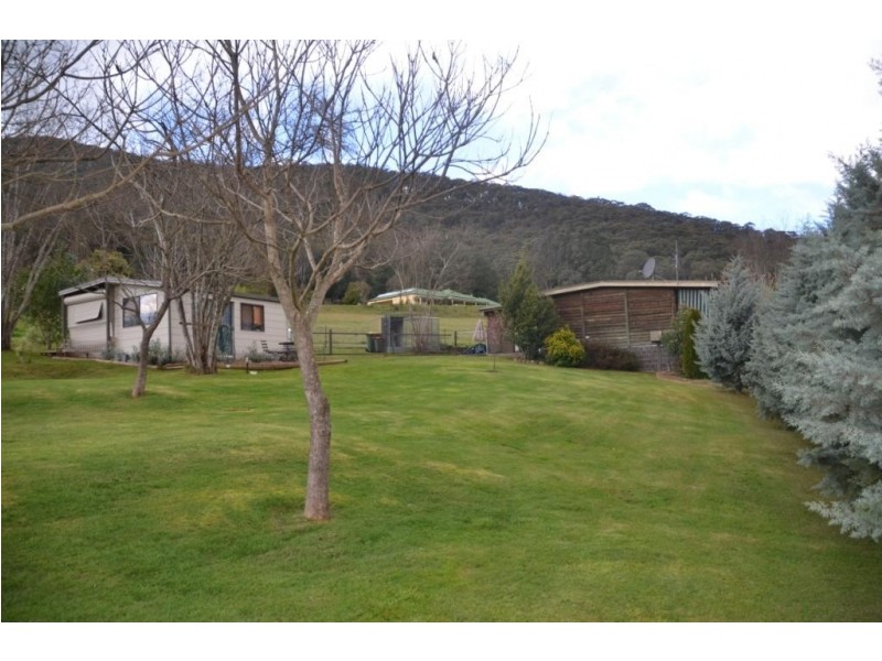 14 Long Tunnel Track, Wandiligong VIC 3744