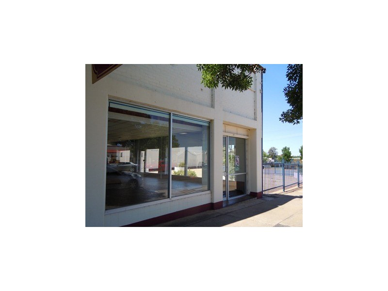 33 East Street, Narrandera NSW 2700