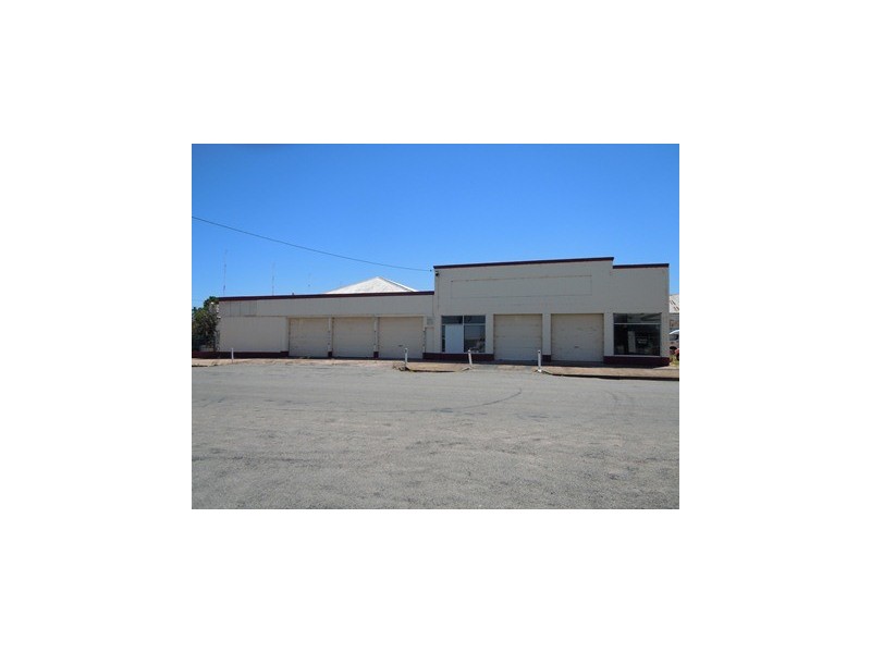 33 East Street, Narrandera NSW 2700
