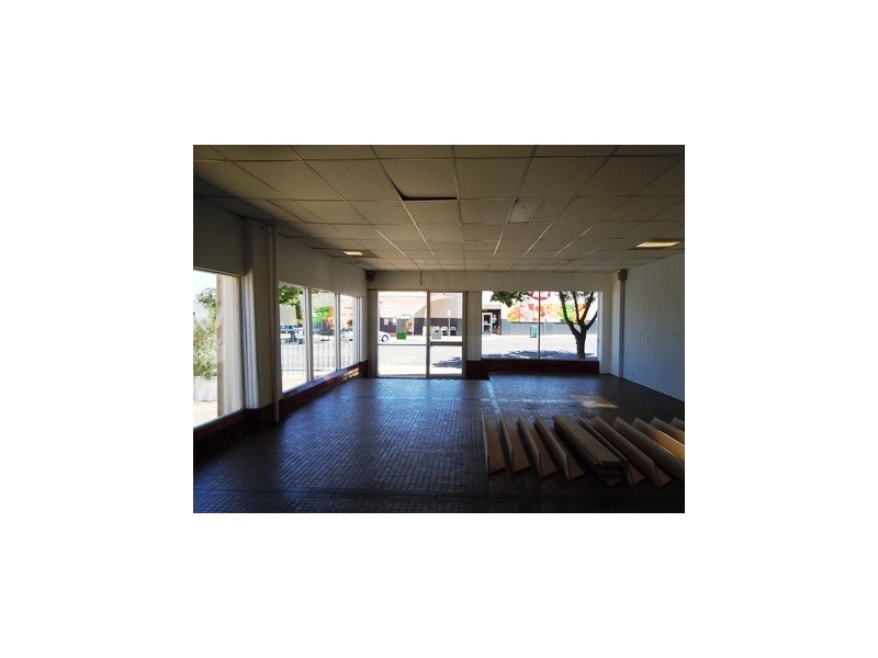 33 East Street, Narrandera NSW 2700
