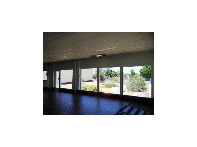 33 East Street, Narrandera NSW 2700