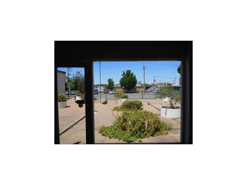 33 East Street, Narrandera NSW 2700