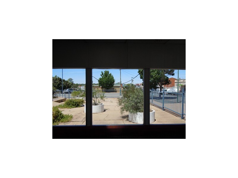 33 East Street, Narrandera NSW 2700