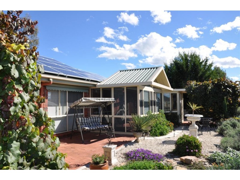 2 Thomas Mitchell Place, Towong VIC 3707