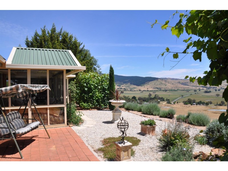 2 Thomas Mitchell Place, Towong VIC 3707