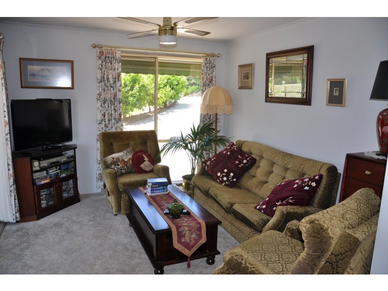 2 Thomas Mitchell Place, Towong VIC 3707