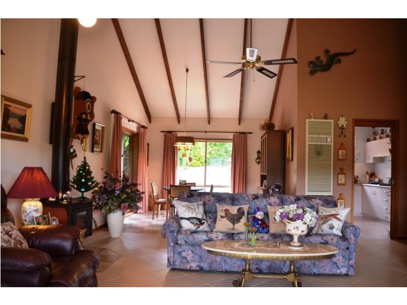 11 Iarias Lane, Bright VIC 3741