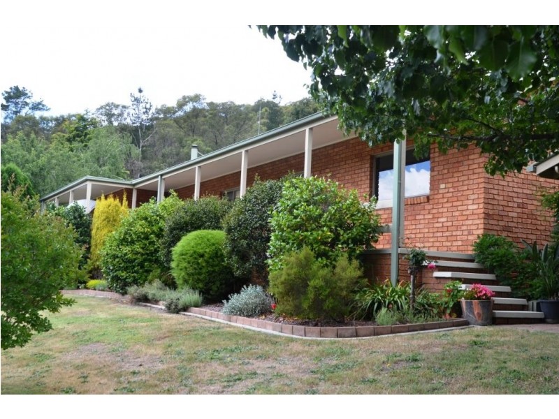 11 Iarias Lane, Bright VIC 3741