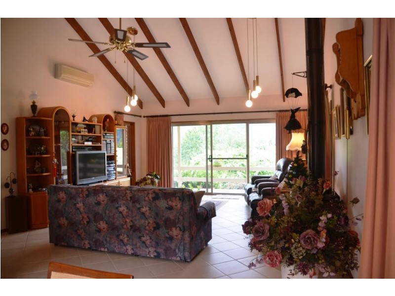 11 Iarias Lane, Bright VIC 3741