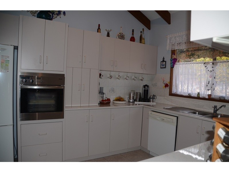 11 Iarias Lane, Bright VIC 3741