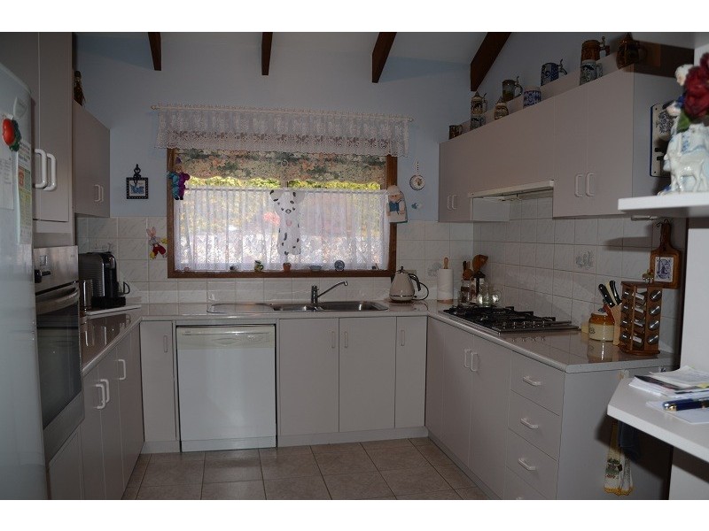 11 Iarias Lane, Bright VIC 3741