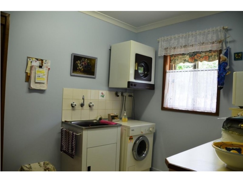 11 Iarias Lane, Bright VIC 3741