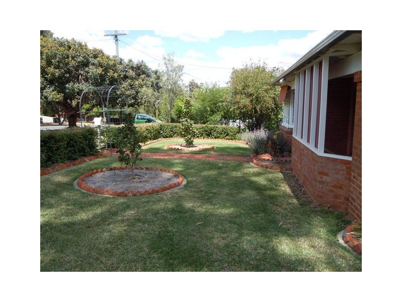 24 Roberts Street, Narrandera NSW 2700